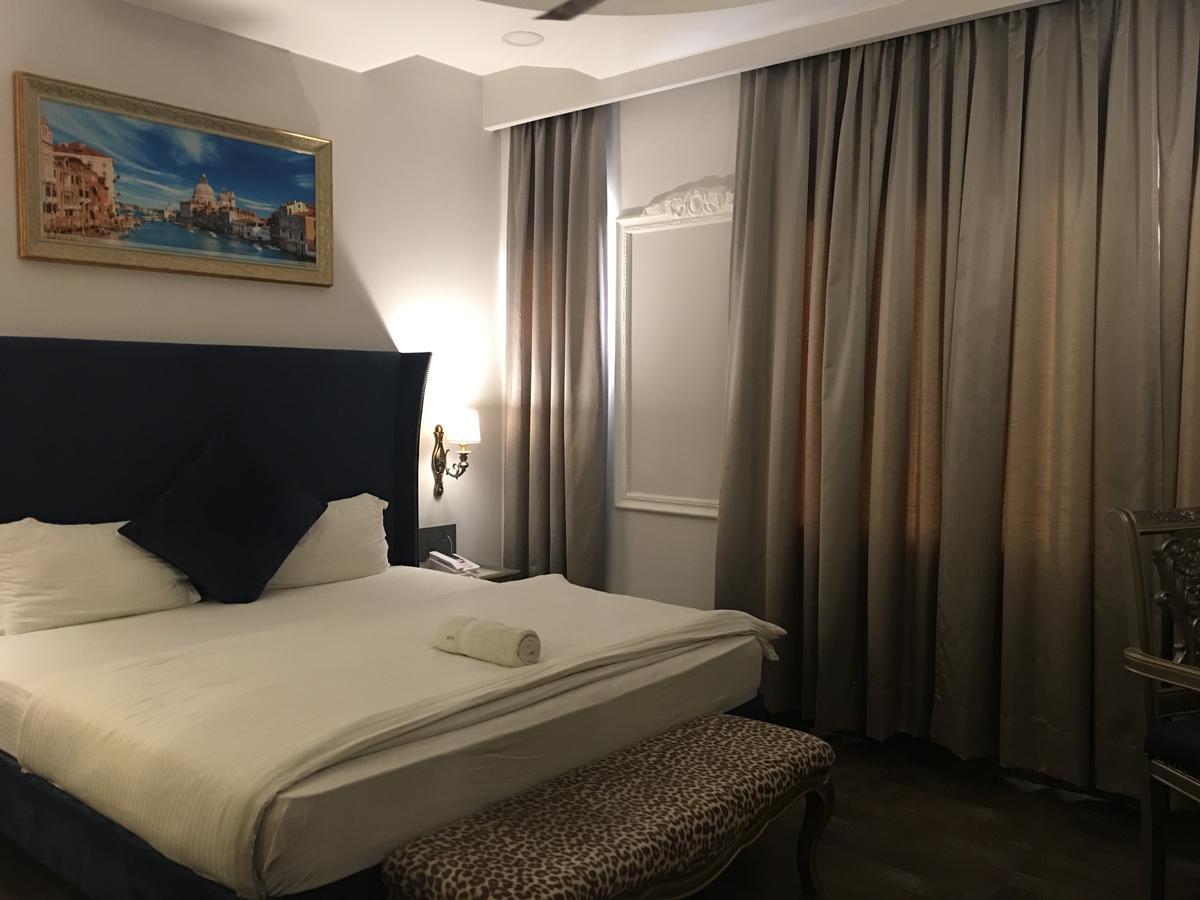 Hotel Posh Chandīgarh Exterior foto