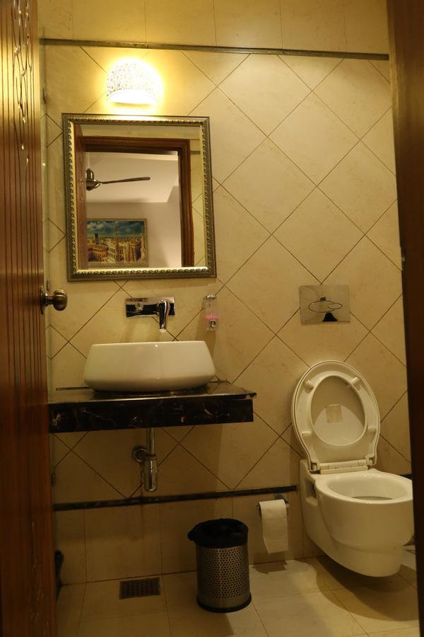 Hotel Posh Chandīgarh Exterior foto