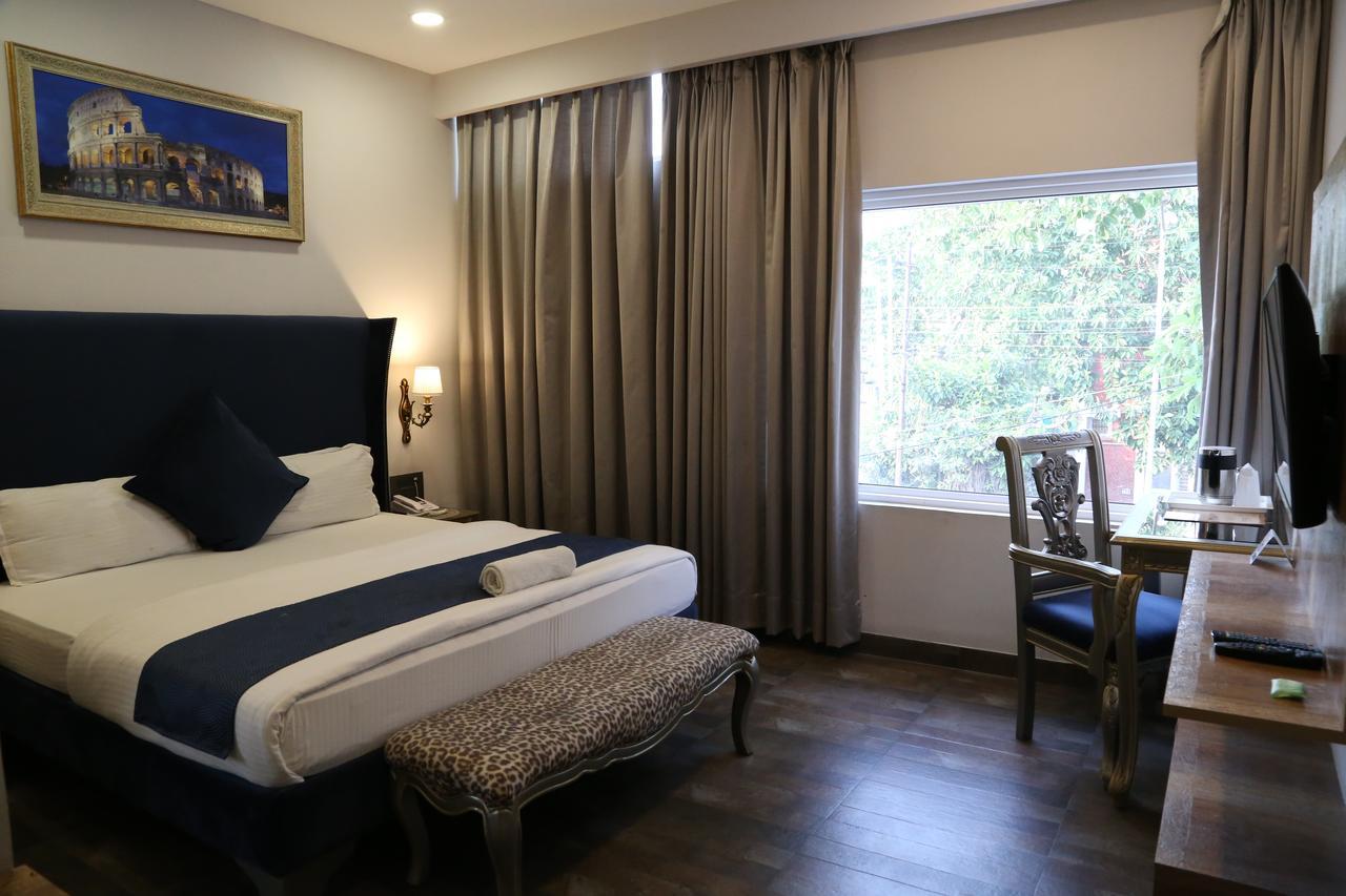 Hotel Posh Chandīgarh Exterior foto
